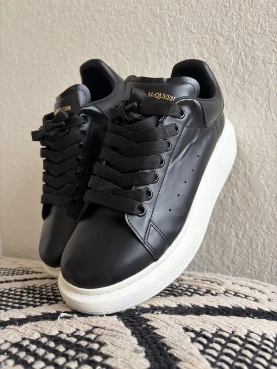Alexander McQueen Black Leather Sneakers with White Platform Sole - Picture 6 of 9